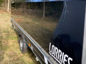Snowmaster TT-435i kåpsläp med skruvtipp – 435×190 cm flak, 1 300 kg totalvikt