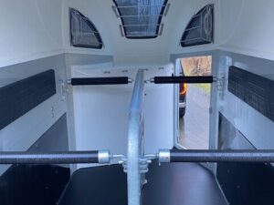 Insida Clear Round Alu – justerbara bogbommar och halkfri ramp