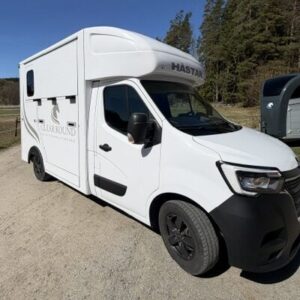 Clear Round Ultralätt Stuteri hästlastbil 2021 – Renault Master med fiberkomposit hästdel